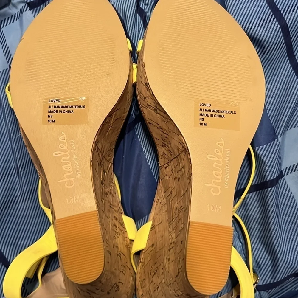 NEW CHARLES BY CHARLES DAVID Women's Loved Platform yellow  size 10